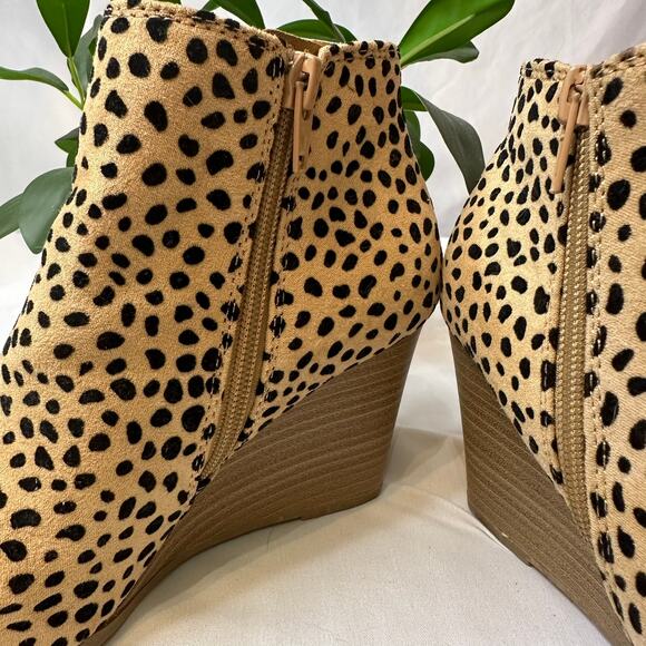 Soda Leopard/Cheetah Print Wedge Heel Round Toe Booties Size 6 - Picture 3 of 8